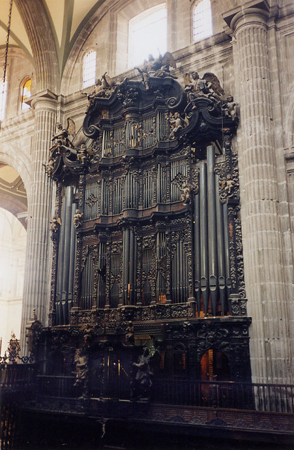 : facade of the Mexican organ